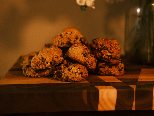These are not the sad, dry oatmeal raisin cookies that live at the back of the bakery shelf. These are rich, buttery, golden-edged, soft-centred cookies that taste like you meant to bake them.